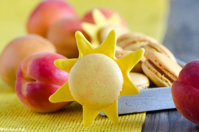 Sonnige Aprikosen-Macarons.
