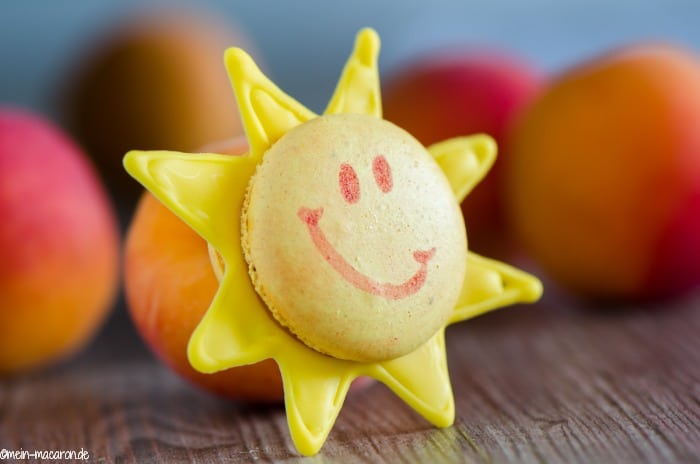 Sonnige Aprikosen-Macarons selber machen.