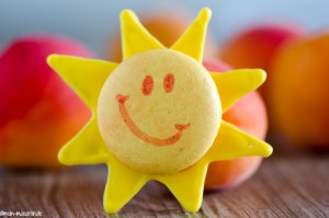 Sonnige Aprikosen-Macarons selber machen.