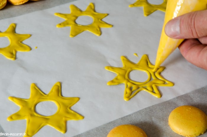 Auffüllen und aushärten lassen.