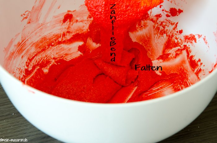 So soll dein Macaron-Teig "fließen".