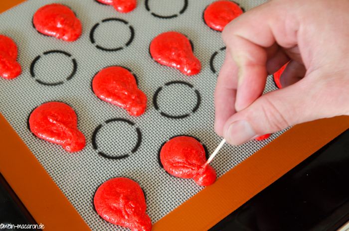 Ziehe den Teig in Form.