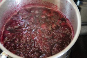 Kirschpüree einkochen.