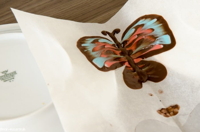 Für die V-Form, zum Abstützen Teller o.ä. verwenden.