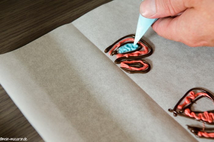 Freie Flächen reichlich mit Cand Melts füllen.