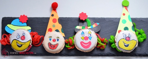 4 Macarons als Clowns verkleidet
