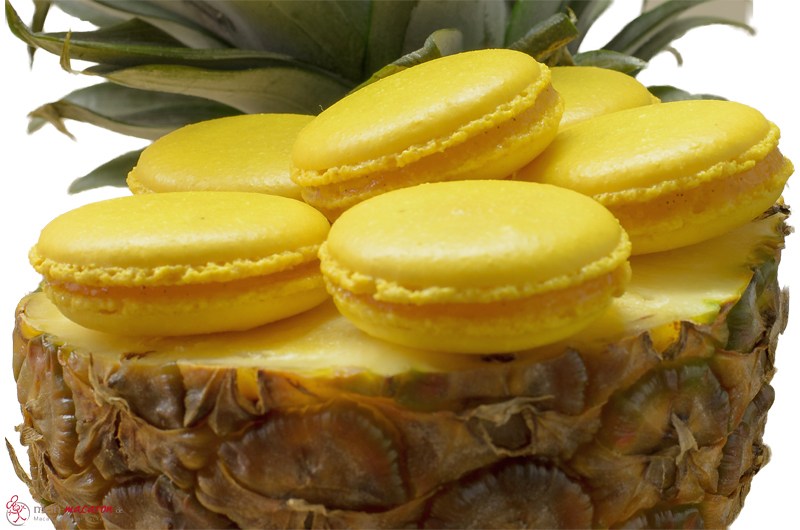 Macarons mit Ananas-Marmelade.