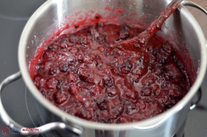 Brombeermarmelade, Flüssigkeit ziehen lassen.