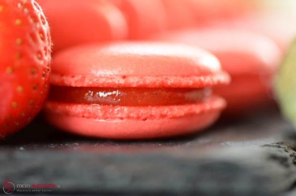 Erdbeer-Rhabarber-Macarons