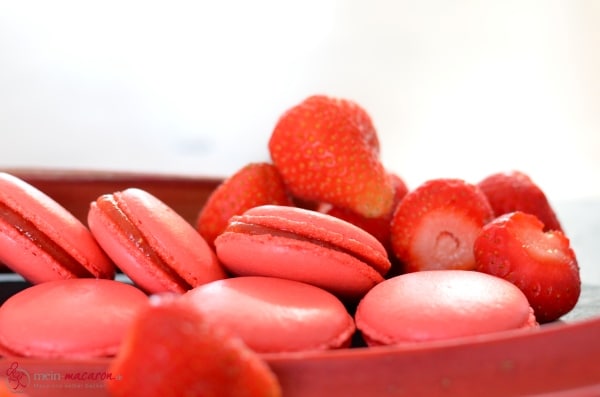 Erdbeer-Rhabarber-Macarons