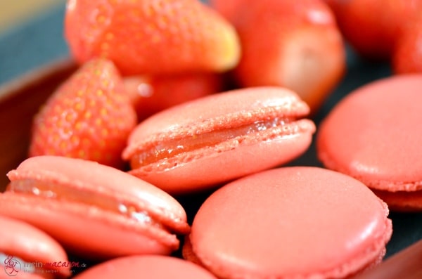 Erdbeer-Rhabarber-Macarons