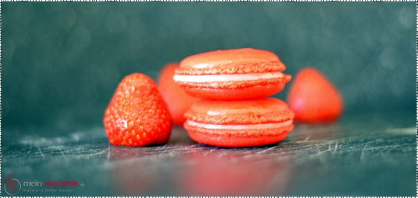 Macarons mit Erdbeer-Ganache.