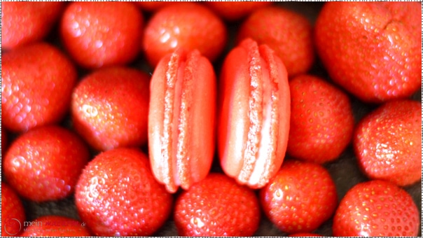 Macarons mit Erdbeer-Ganache.