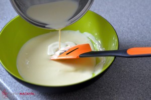 Haselnuss-Ganache, Schritt 4 Kuvertüre mit Sahne verrühren