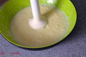 Haselnuss-Ganache, Schritt 6, Ganache mit Stabmixer durcharbeiten