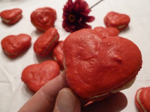Macarons in mit herzchen Form.