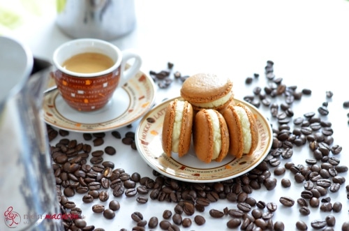 Kaffee-Macarons mit Milchcreme-Ganache