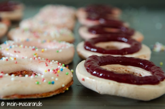 Macarons Macaronuts mit Himbeermarmelade Rezept