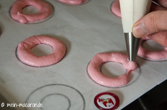 Macarons Macaronuts mit Himbeermarmelade Rezept