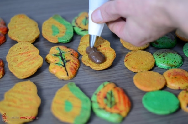 Macarons mit Schoko-Punsch-Ganache.