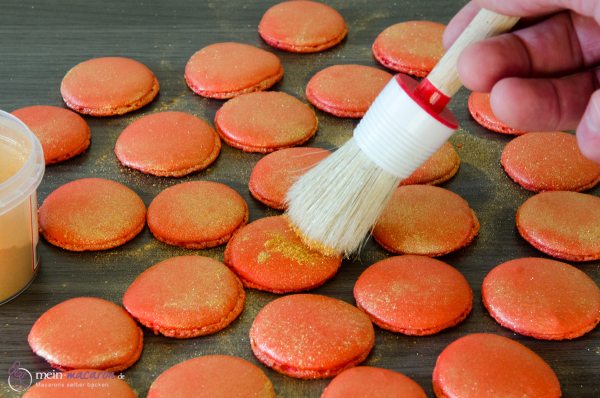 Macarons und eine Vollmilch-Ganache mit Butterkeks.