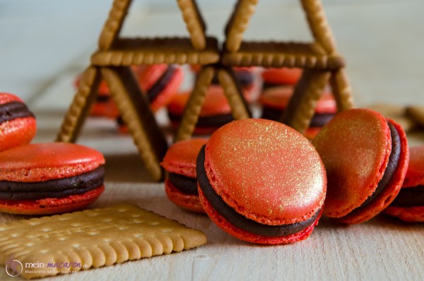 Macarons und eine Vollmilch-Ganache mit Butterkeks.
