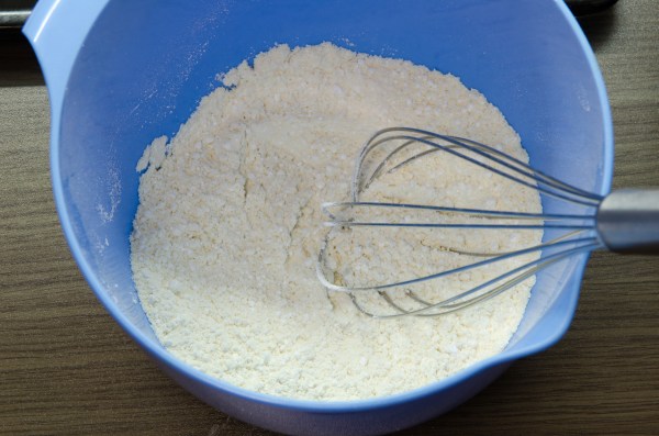 Mandelmehl und Puderzucker gemischt.