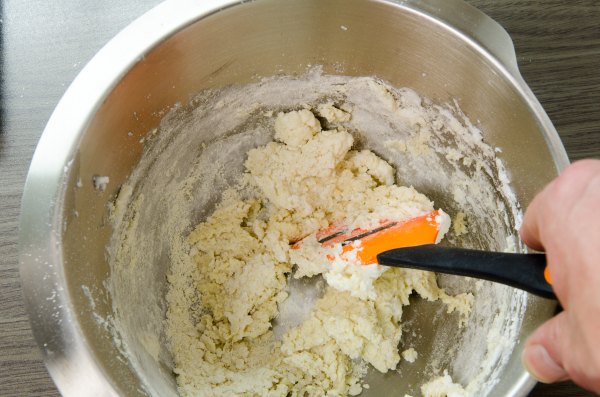 ... der Macaron-Teig wird wohl zu trocken werden.