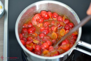 Mirabellen-Marmelade, Gelierzucker + Mirabellen rühren