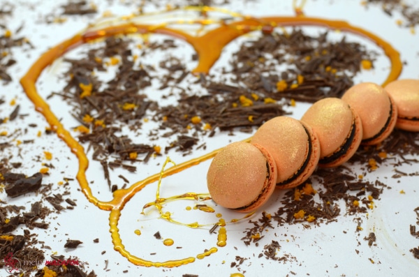 Macarons mit Orangen-Karamell-Ganache.