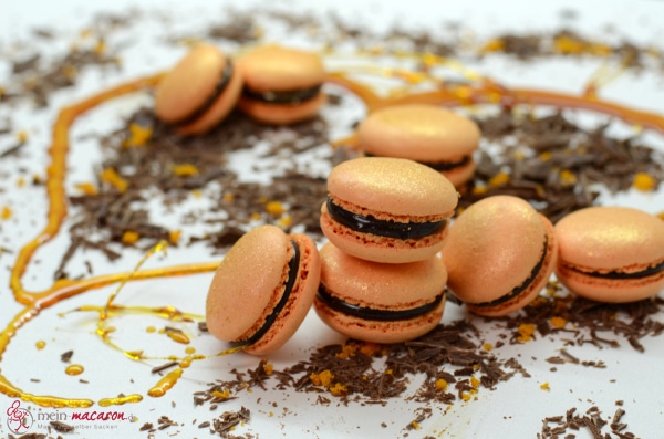 Macarons mit Orangen-Karamell-Ganache.