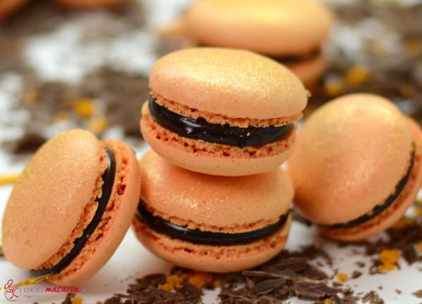Macarons mit Orangen-Karamell-Ganache.