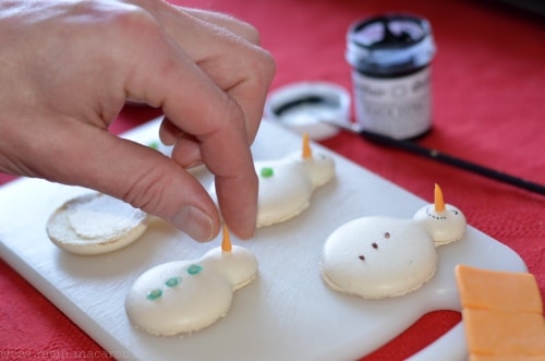 Die "Karotte" wird aufgeklebt.