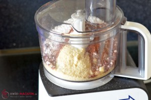Schoko-Macarons, Schritt 1 Mandeln, Puderzucker, Kakaopulver abwiegen.