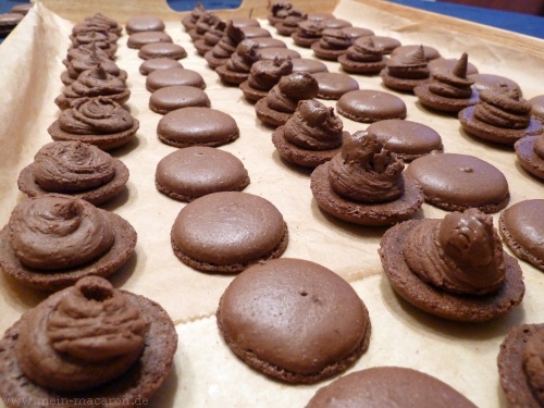 Die gefüllten Macaronschalen.