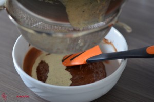 Aufgekochte Sahne und Kuvertüre