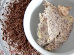 Stracciatella-Ganache aus weißer Kuvertüre