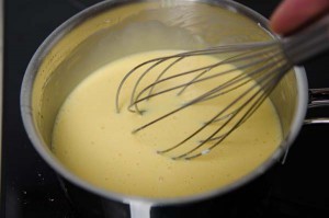 Die Mascarpone-Masse wird aufgekocht.