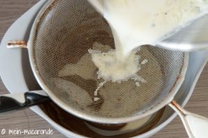 Rezept Ganache mit Vollmilchkuvertüre und Vanille.