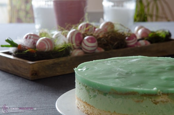 Torte mit Waldmeister-Mousse