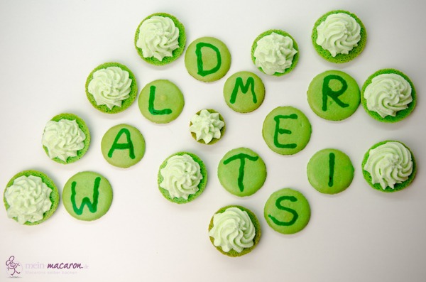 Schwedenrätsel mit gefüllten Macarons.