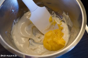Zitronenmousse - Rezept und Anleitung, Kuvertüre und Zitronenmasse.
