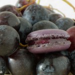 Macarons mit Traubenmarmelade.